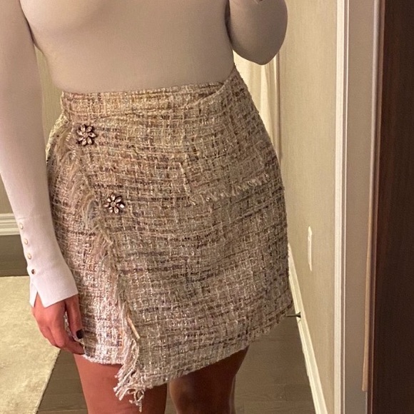 Zara Tweed Boucle Wrap Mini Skirt w Fringe and Rhinestone Jewel Flower Detail - Picture 11 of 11